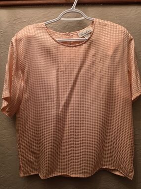 Vintage 100% Silk Anne Carson Blouse M Peach Geometric Boxy Top